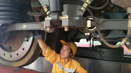 Locomotive wheel maintenance.jpg